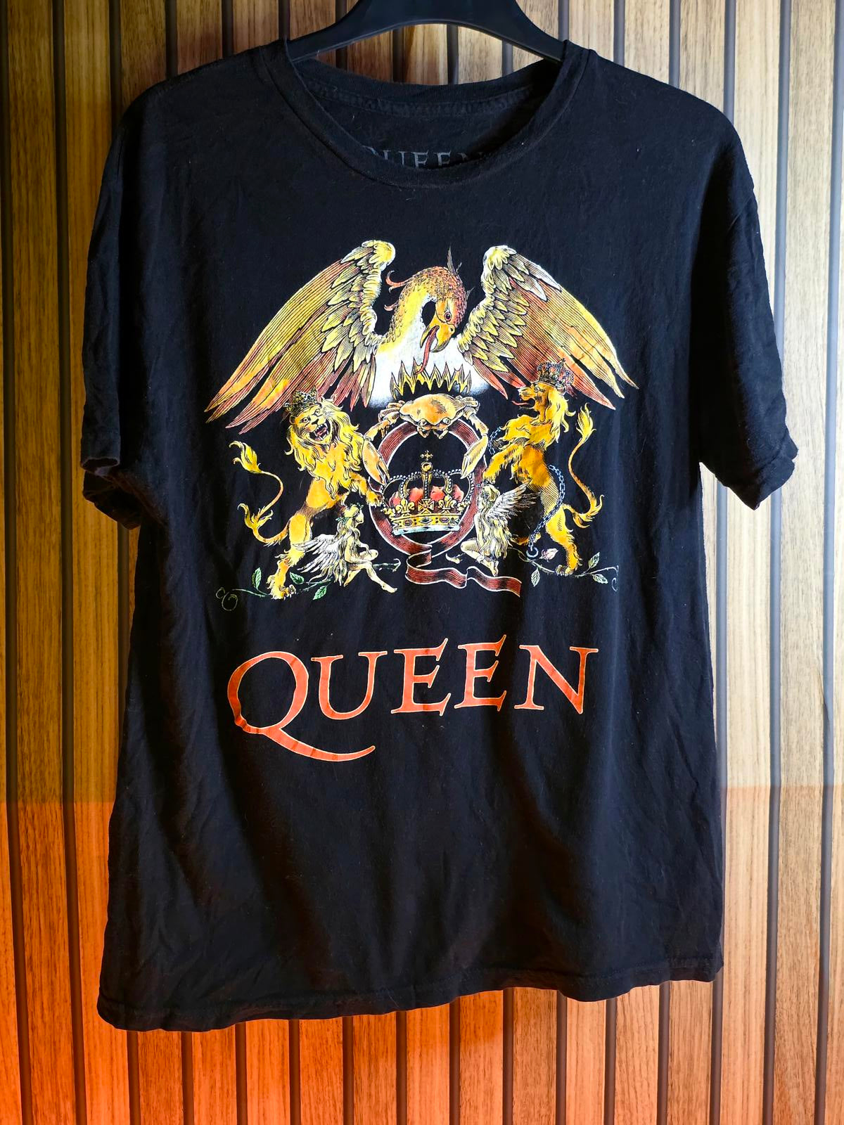 Queen Band T-Shirt Classic Crest Graphic Black Medium