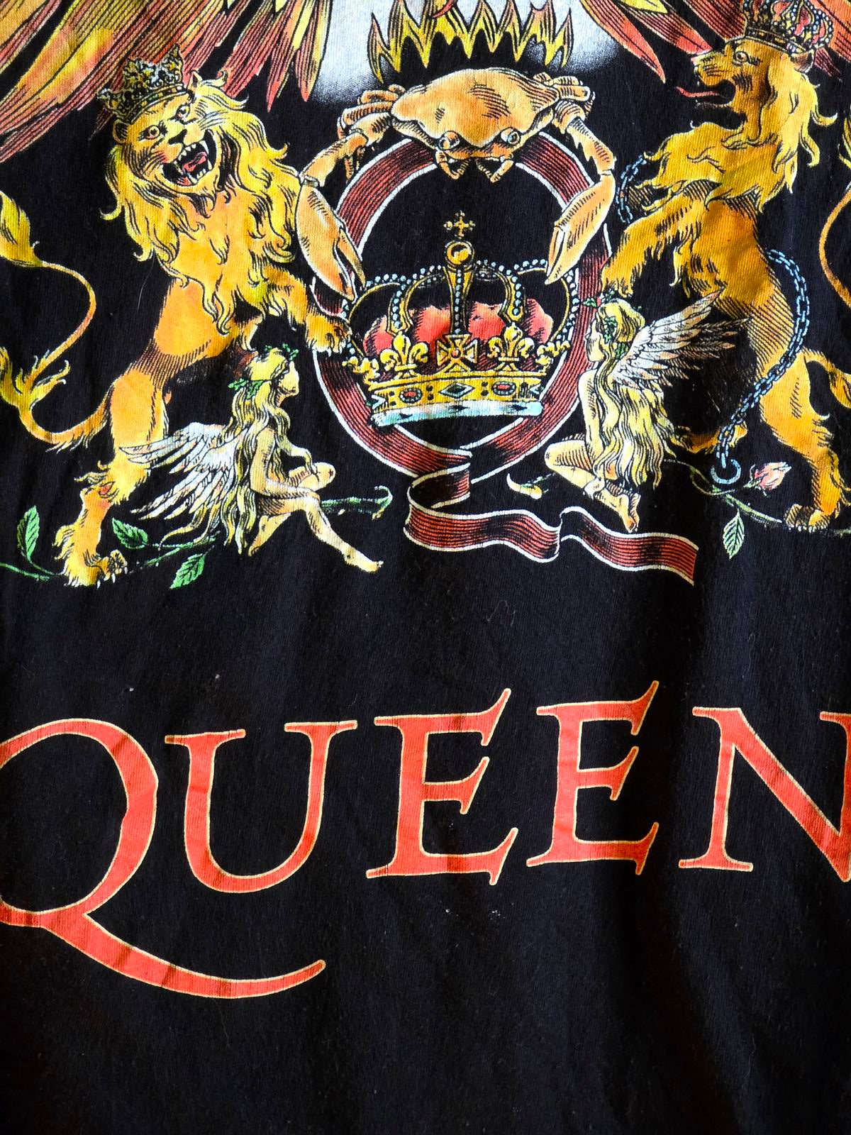 Queen Band T-Shirt Classic Crest Graphic Black Medium