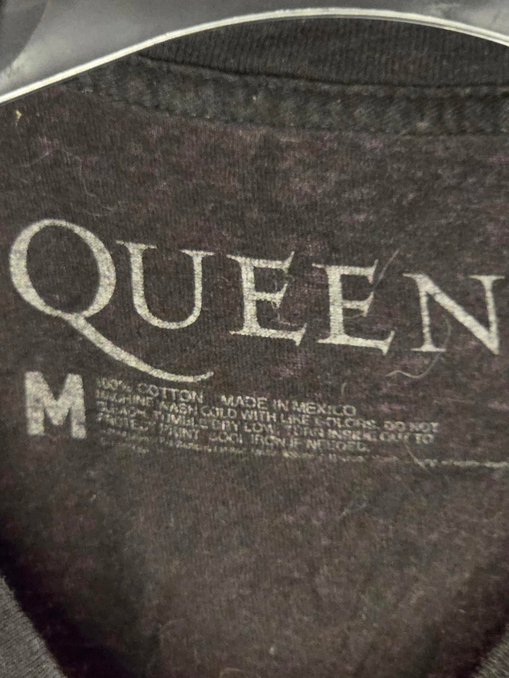 Queen Band T-Shirt Classic Crest Graphic Black Medium