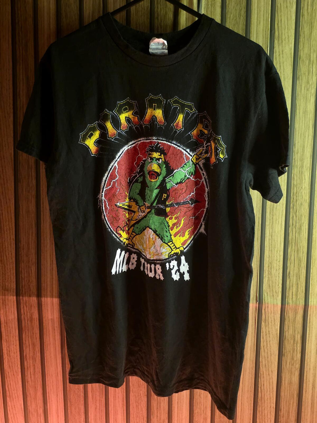 Pittsburgh Pirates "MLB Tour '24" graphic t-shirt Small