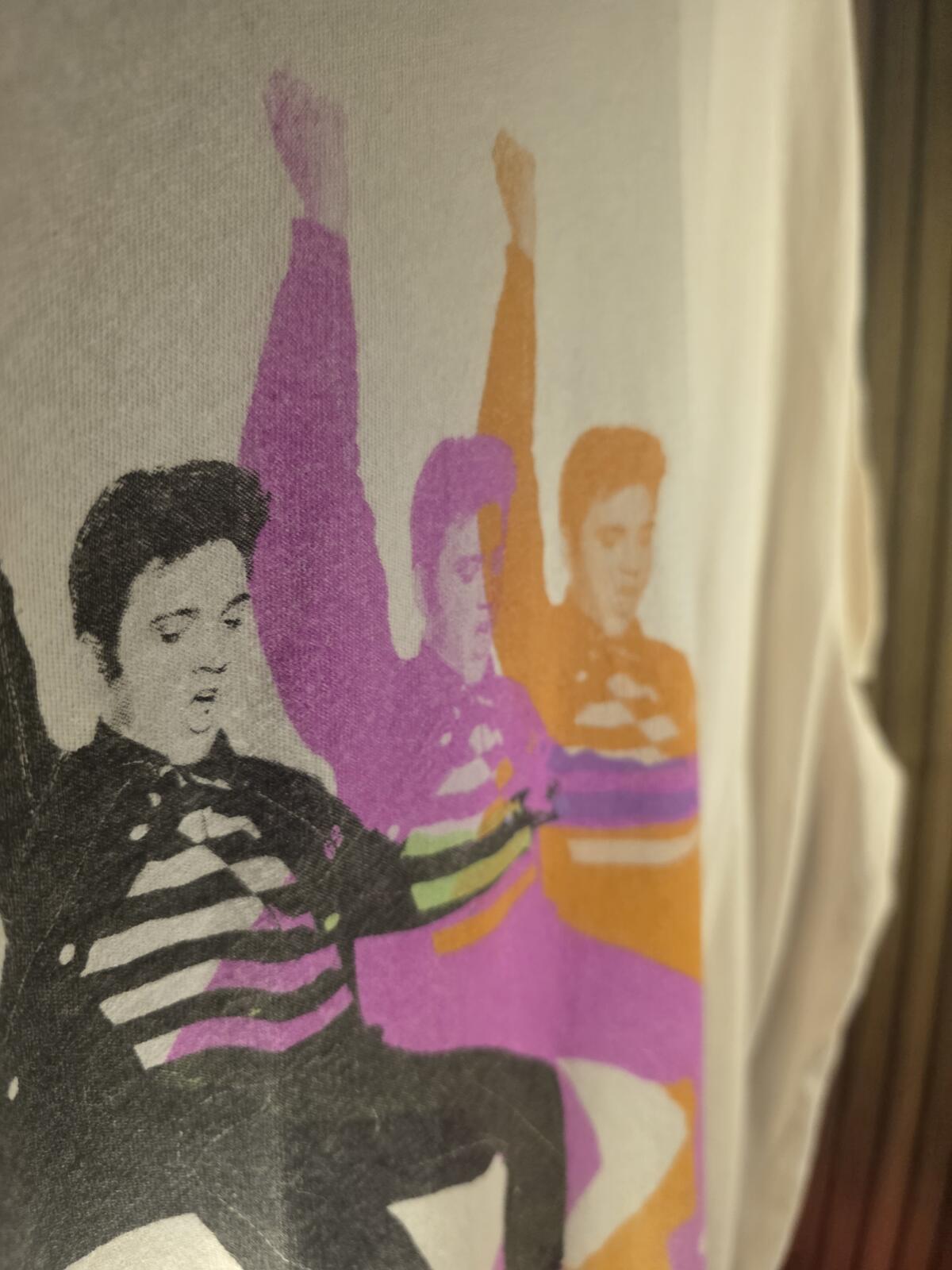 Old Navy Elvis Presley Graphic T-shirt Cream Large