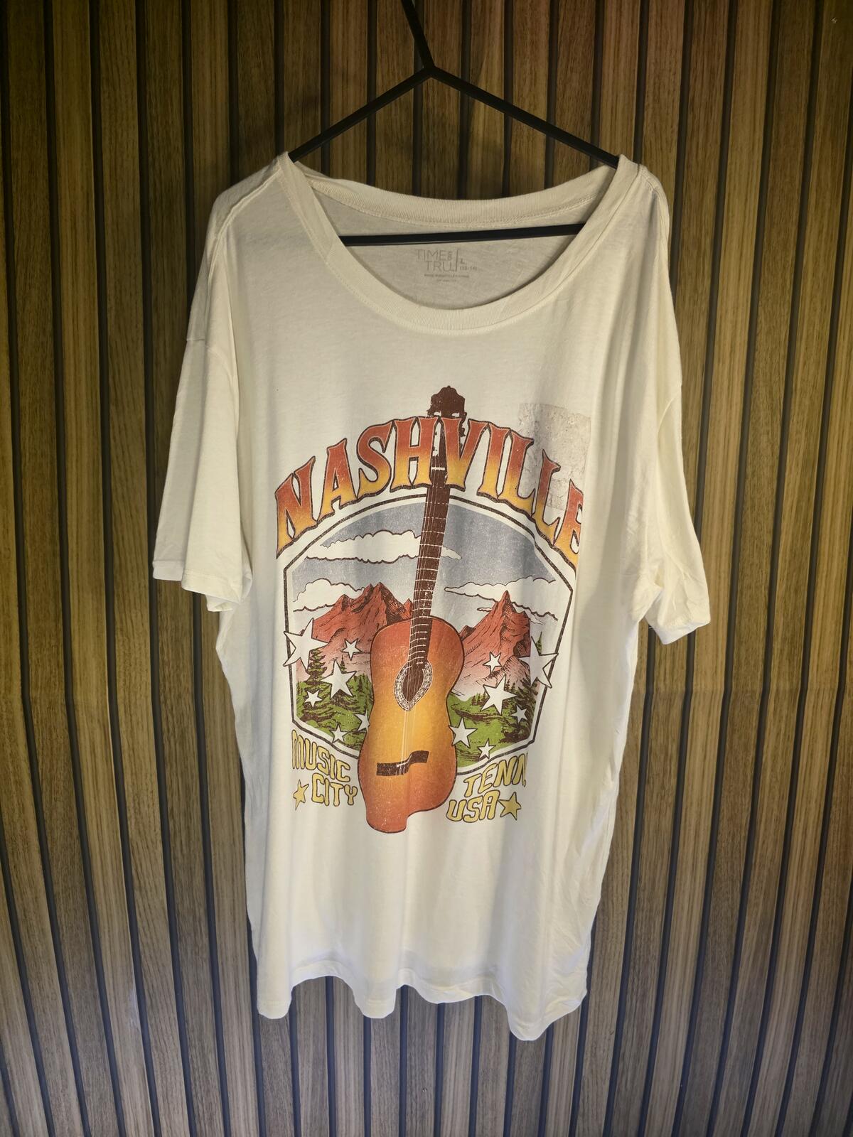 Time and Tru Nashville Graphic T-Shirt White Large