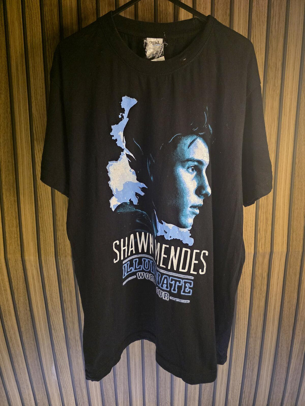 Ideal Shawn Mendes Illuminate World Tour T-Shirt Black Size XL