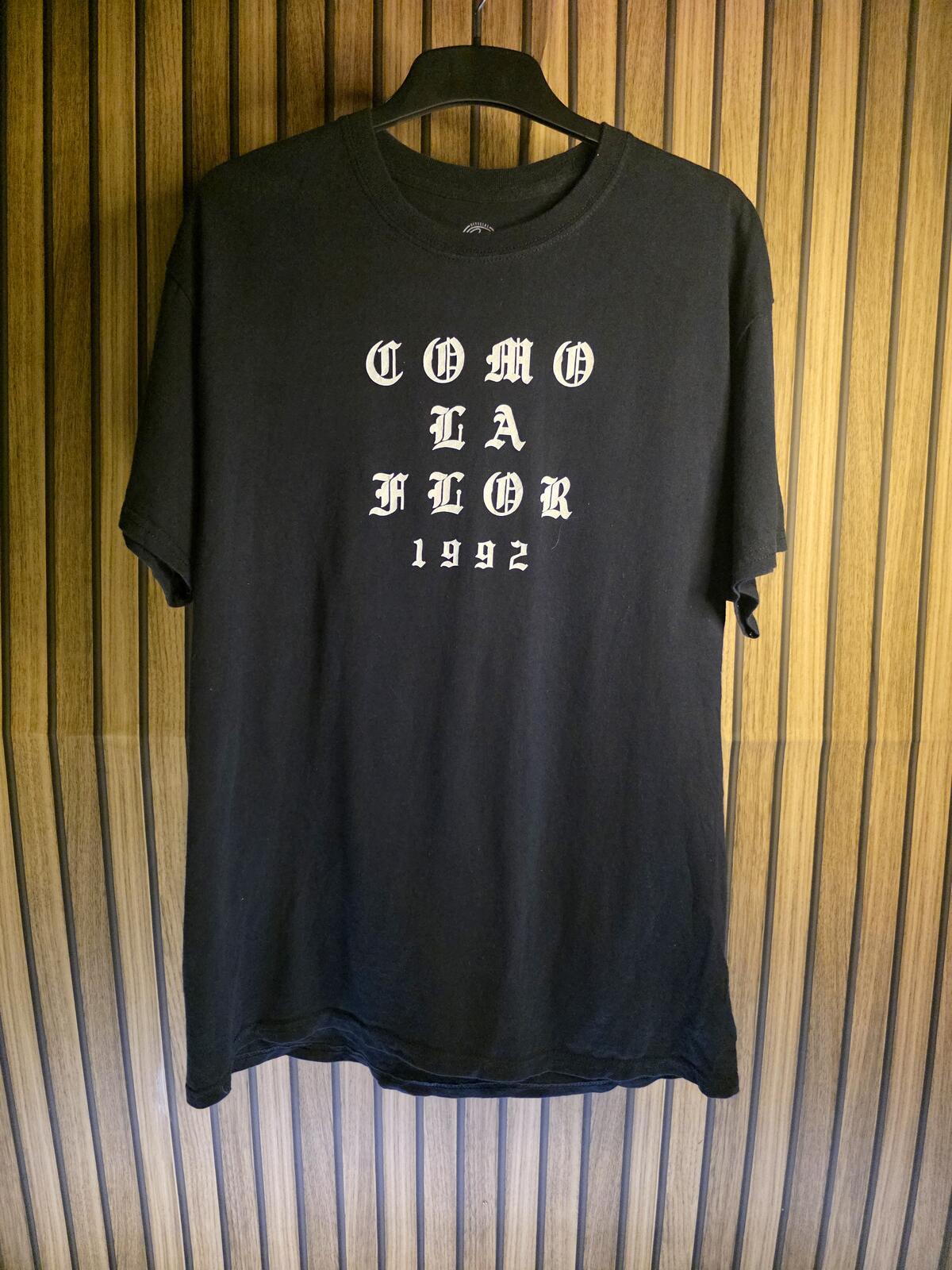 Selena Como La Flor Black Graphic T-Shirt Medium