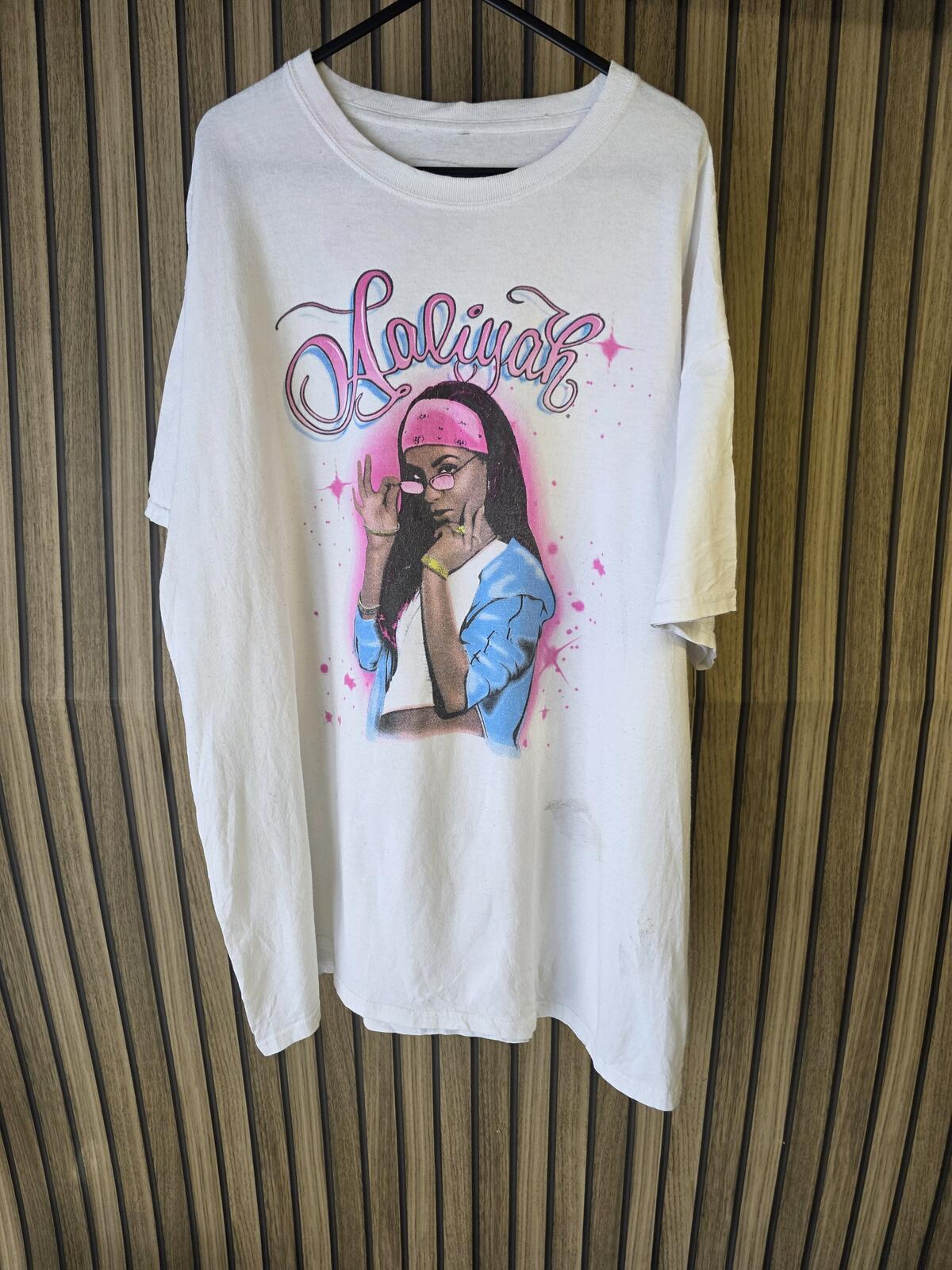 Aaliyah Graphic Print White T-Shirt Size Regular XL
