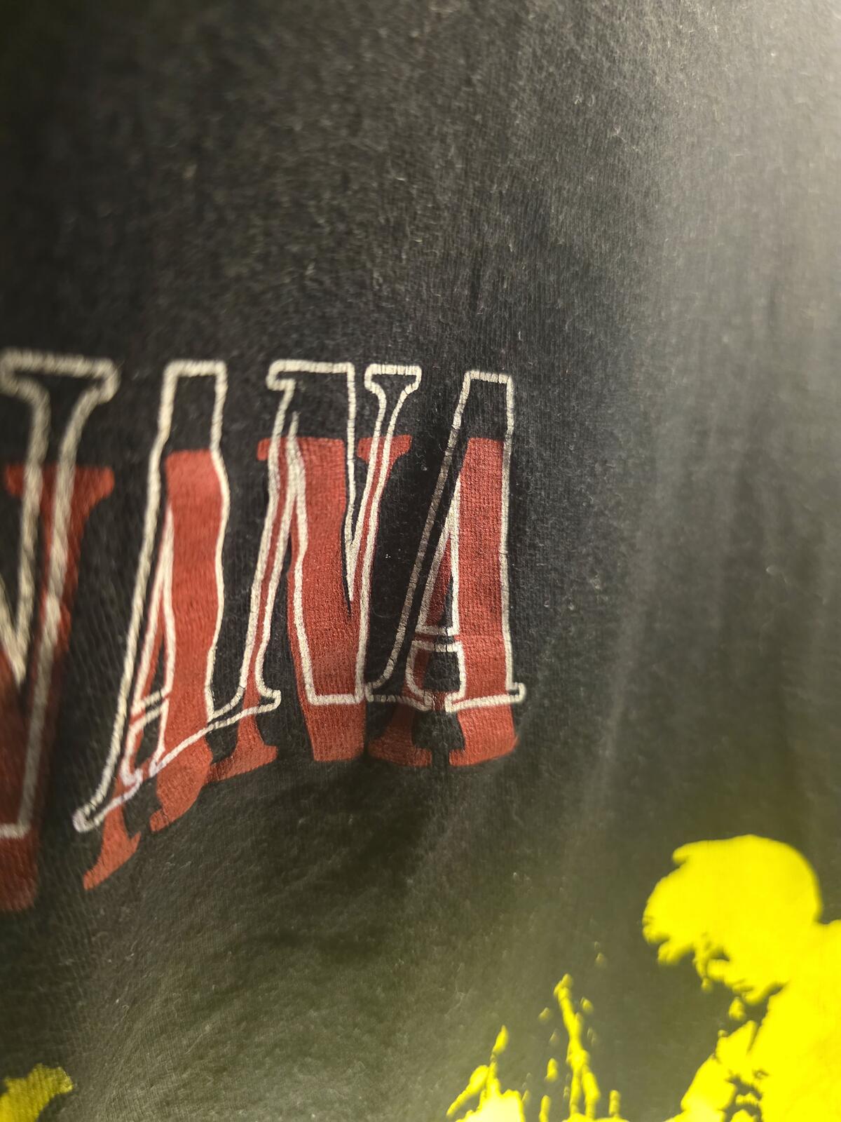 Nirvana Band T-Shirt Yellow Graphic Black Large