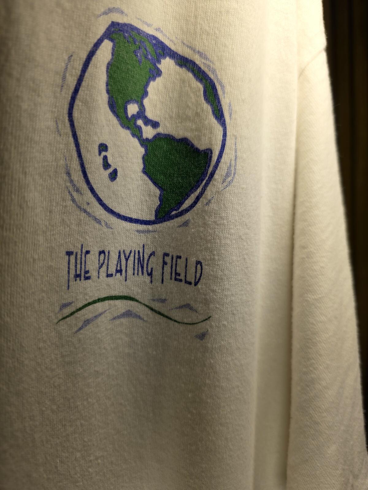 Vintage 90s The Playing Field White Graphic T-Shirt Earth Print Size XL