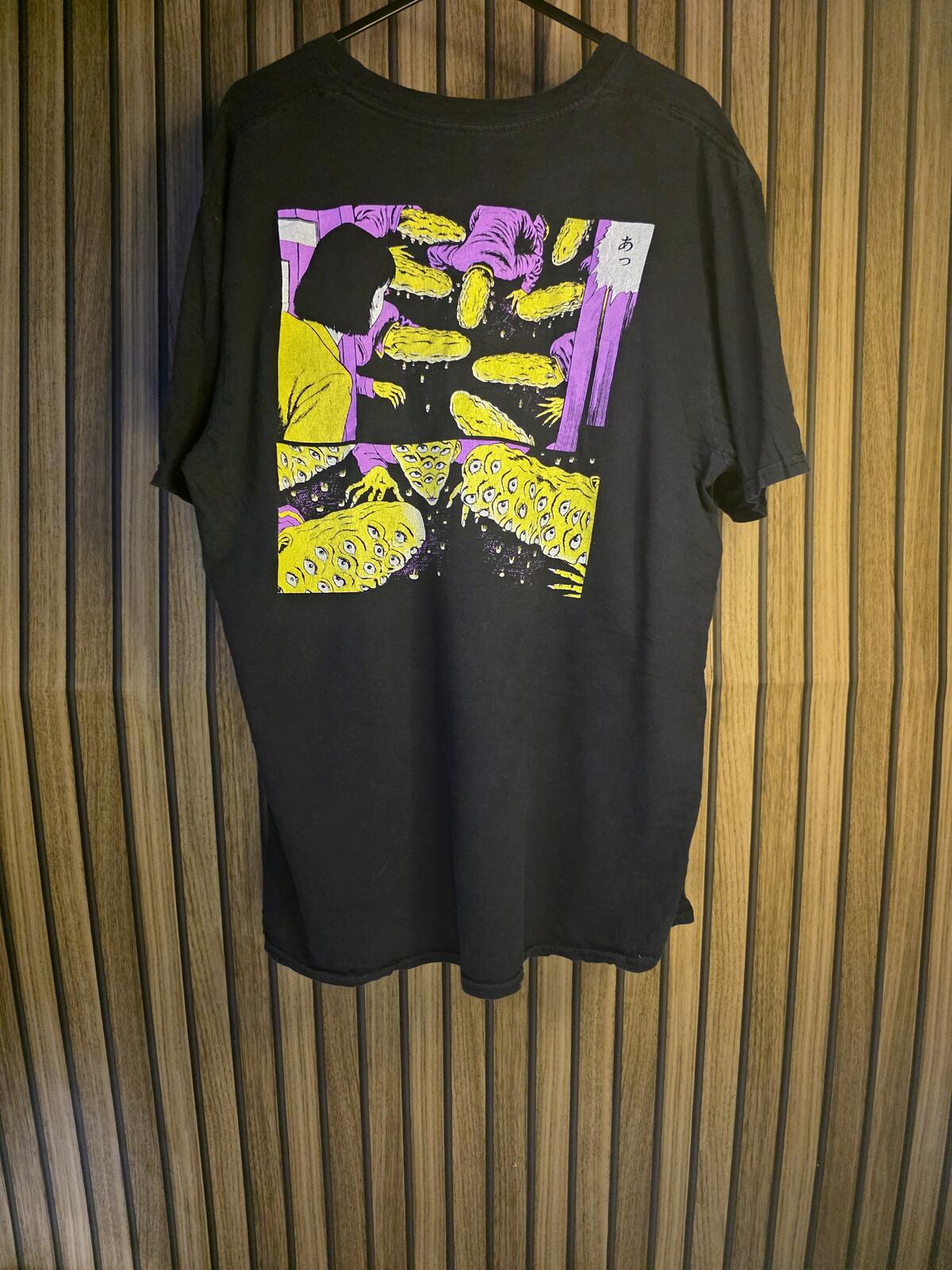 Black Graphic Anime Face T-Shirt with Japanese Text Size M