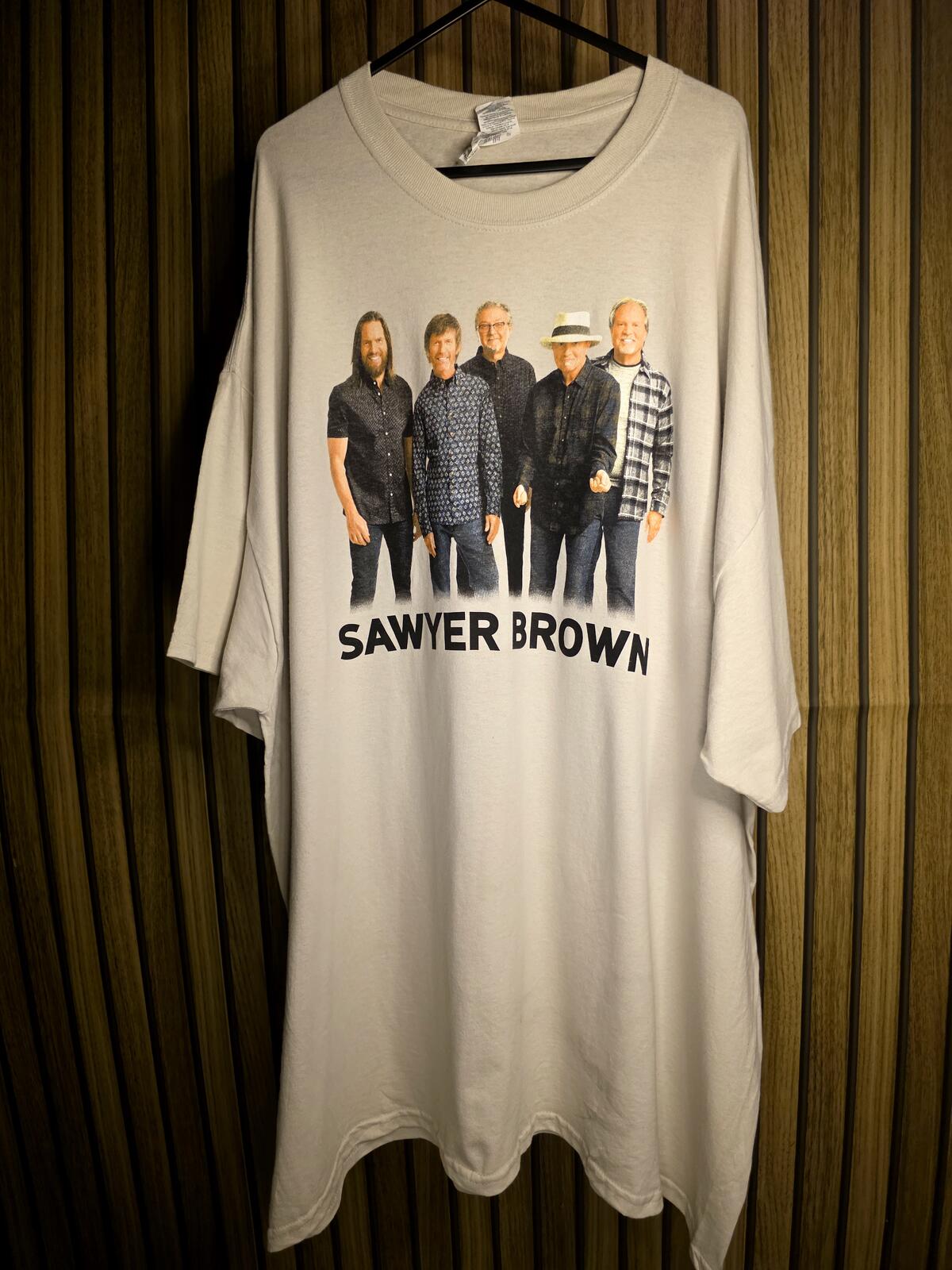 Gildan Sawyer Brown Band Graphic T-Shirt Beige 2XL