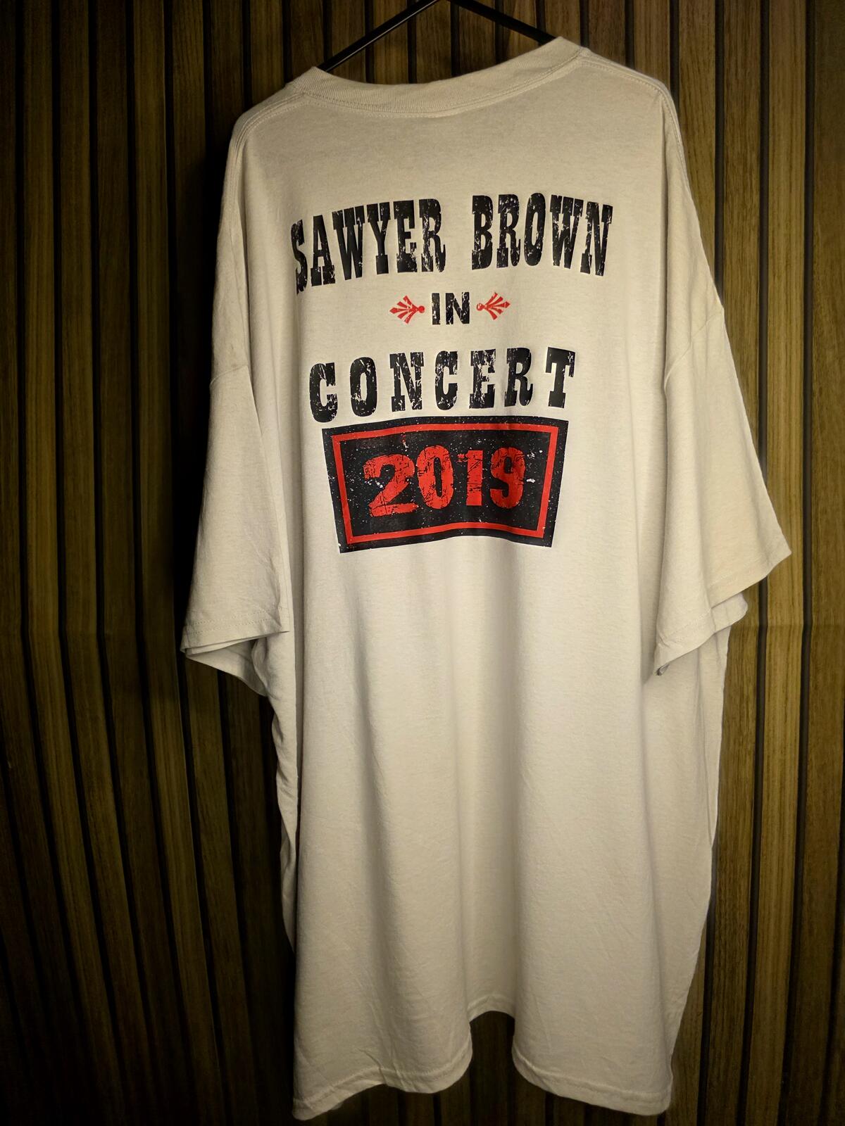 Gildan Sawyer Brown Band Graphic T-Shirt Beige 2XL
