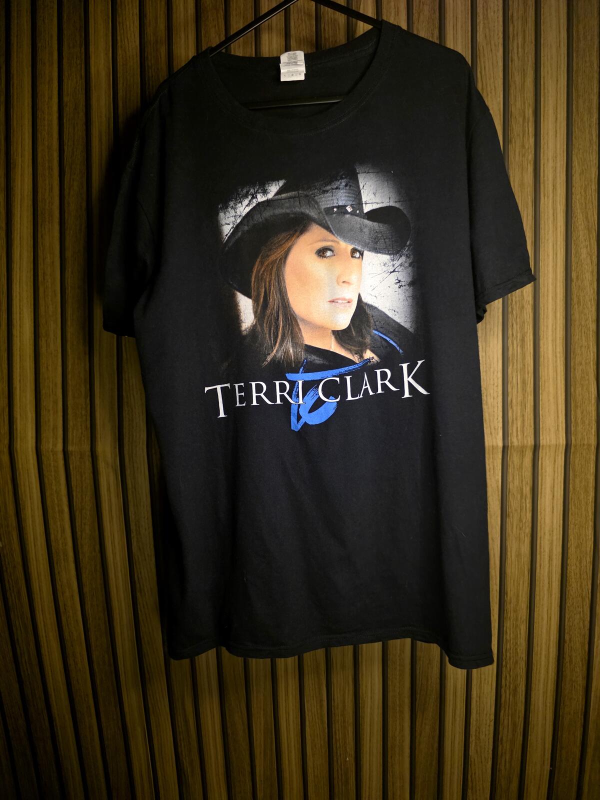 Gildan Terri Clark T-Shirt Black Large
