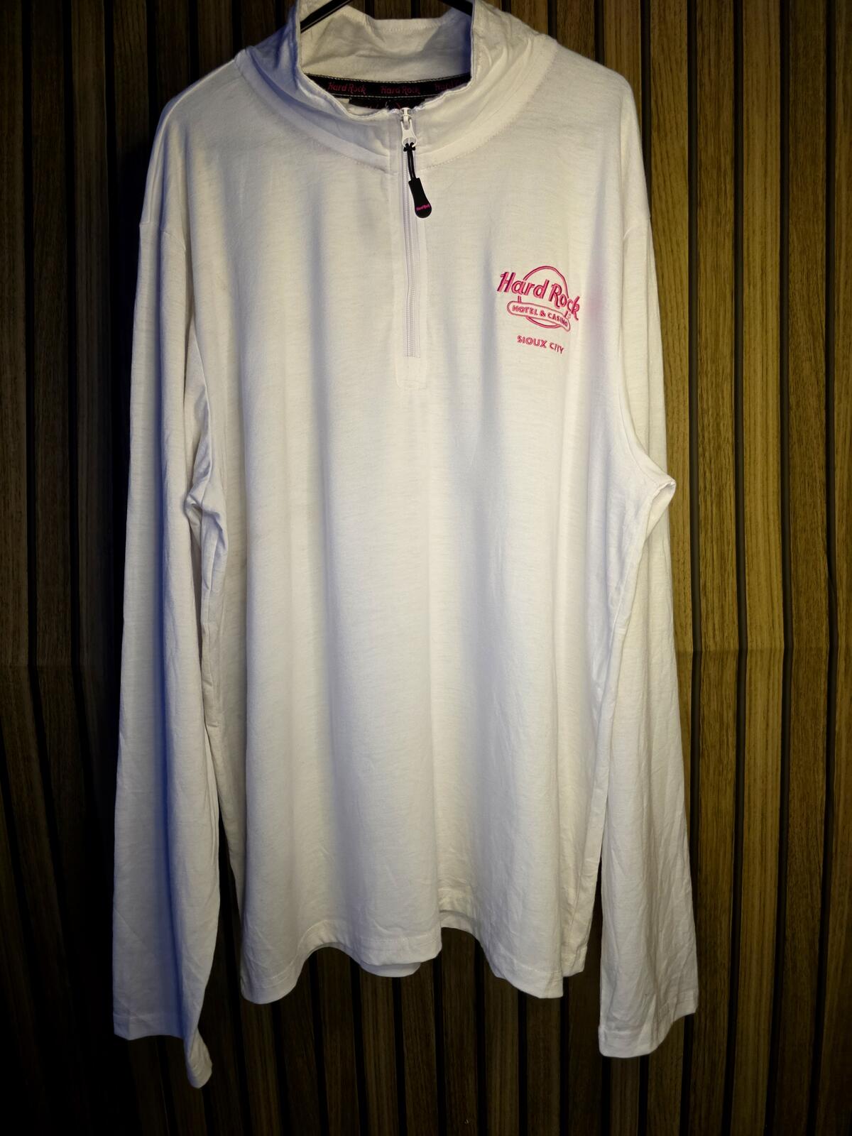Hard Rock Hotel & Casino Sioux City White Long Sleeve Pullover Size L