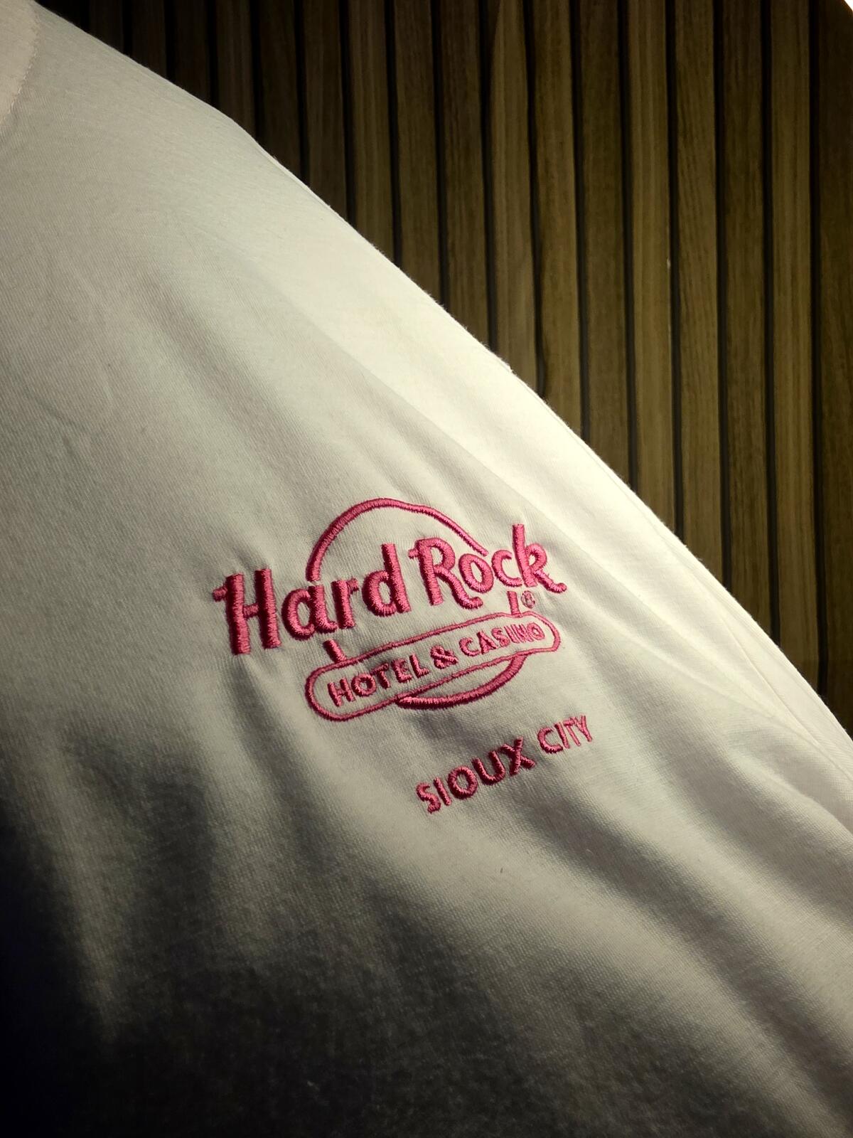 Hard Rock Hotel & Casino Sioux City White Long Sleeve Pullover Size L