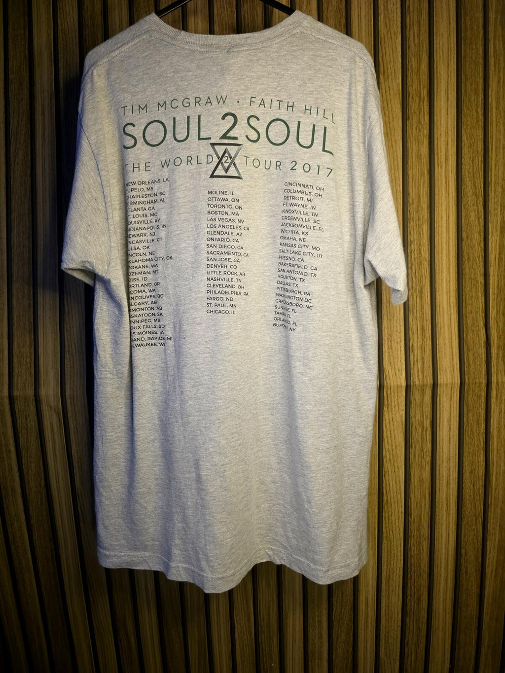 Soul2Soul World Tour 2017 Tim McGraw & Faith Hill Grey T-Shirt Large