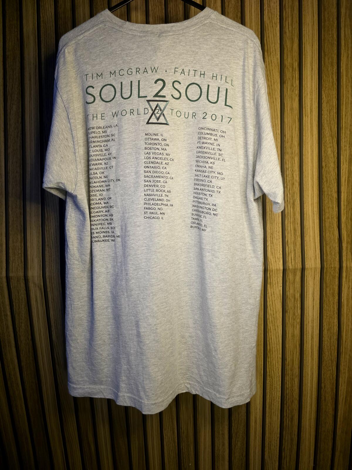 Soul2Soul World Tour 2017 Tim McGraw & Faith Hill Grey T-Shirt Large