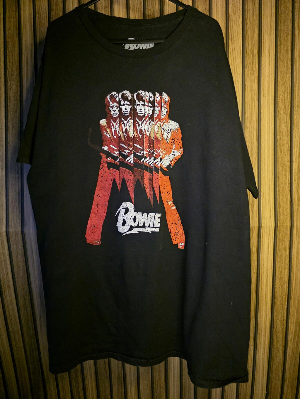 Bowie Graphic T-shirt Red and Black Large