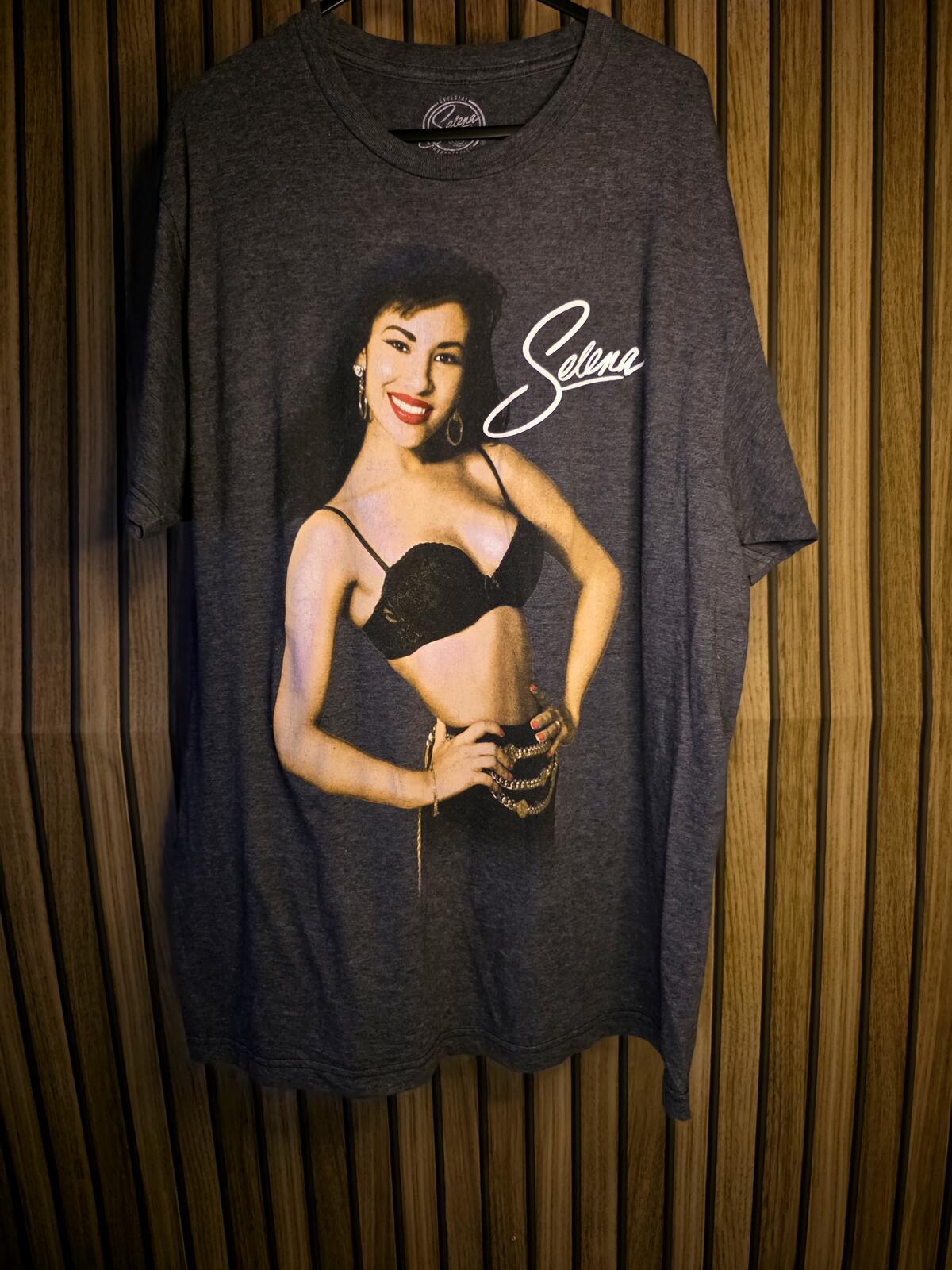 Selena Graphic T-Shirt Black Large Vintage Style