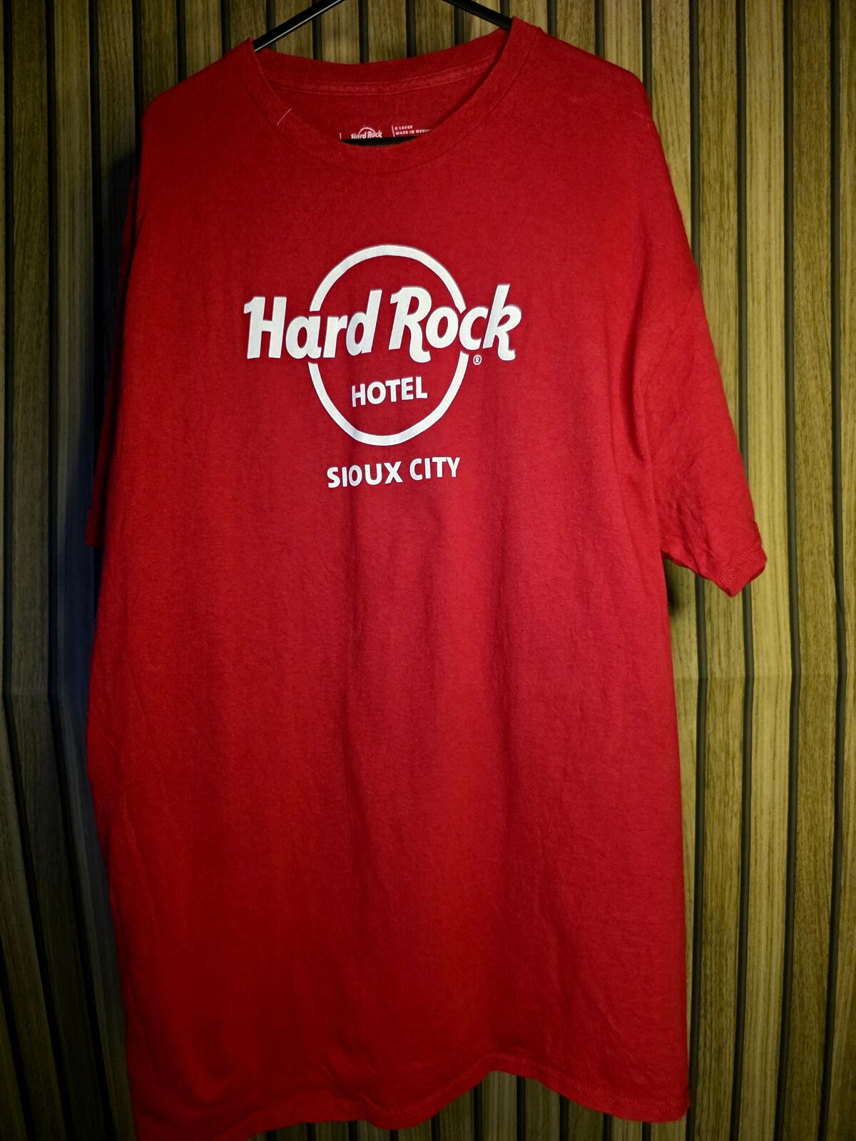 Hard Rock Hotel Sioux City Red T-Shirt XL