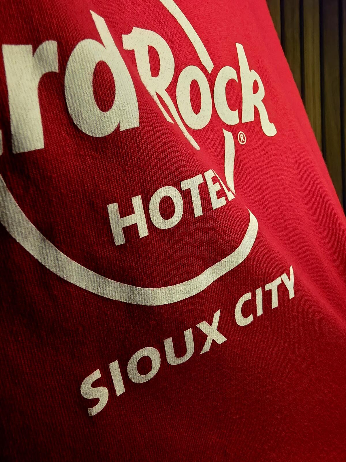 Hard Rock Hotel Sioux City Red T-Shirt XL