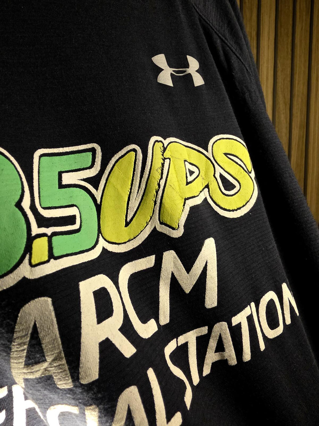 Under Armour Men's HeatGear ARCM Official Station Graphic T-Shirt Black Medium