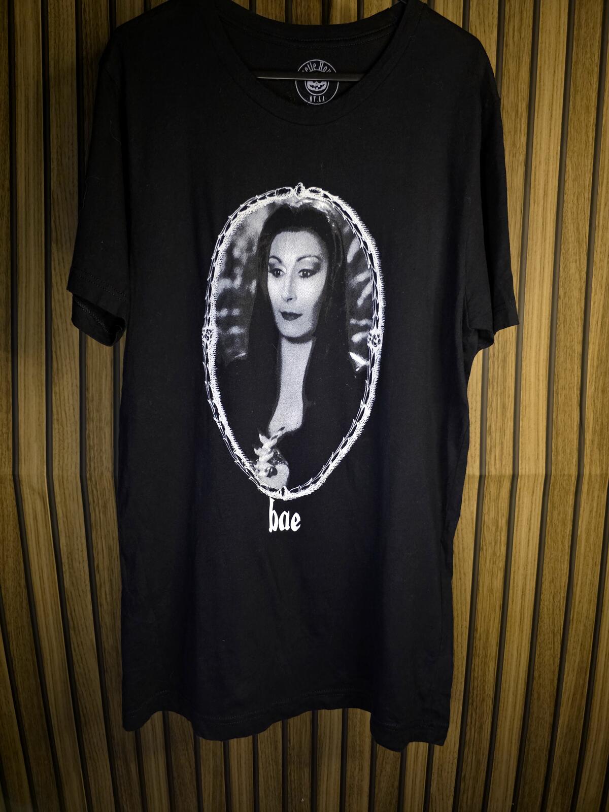 Morticia Bae Beetle House Black Graphic T-shirt Size M