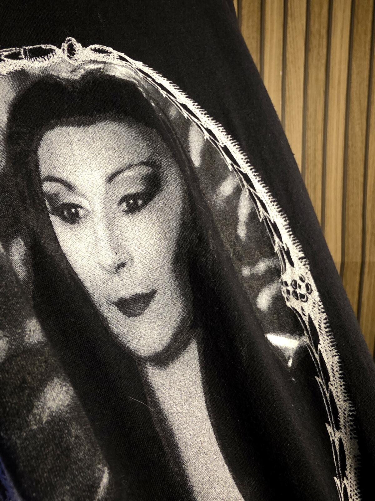 Morticia Bae Beetle House Black Graphic T-shirt Size M