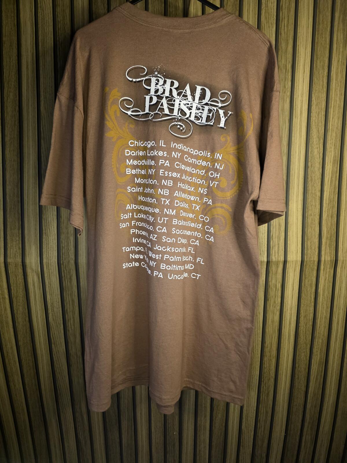 Brad Paisley Graphic T-Shirt Brown Large Cotton
