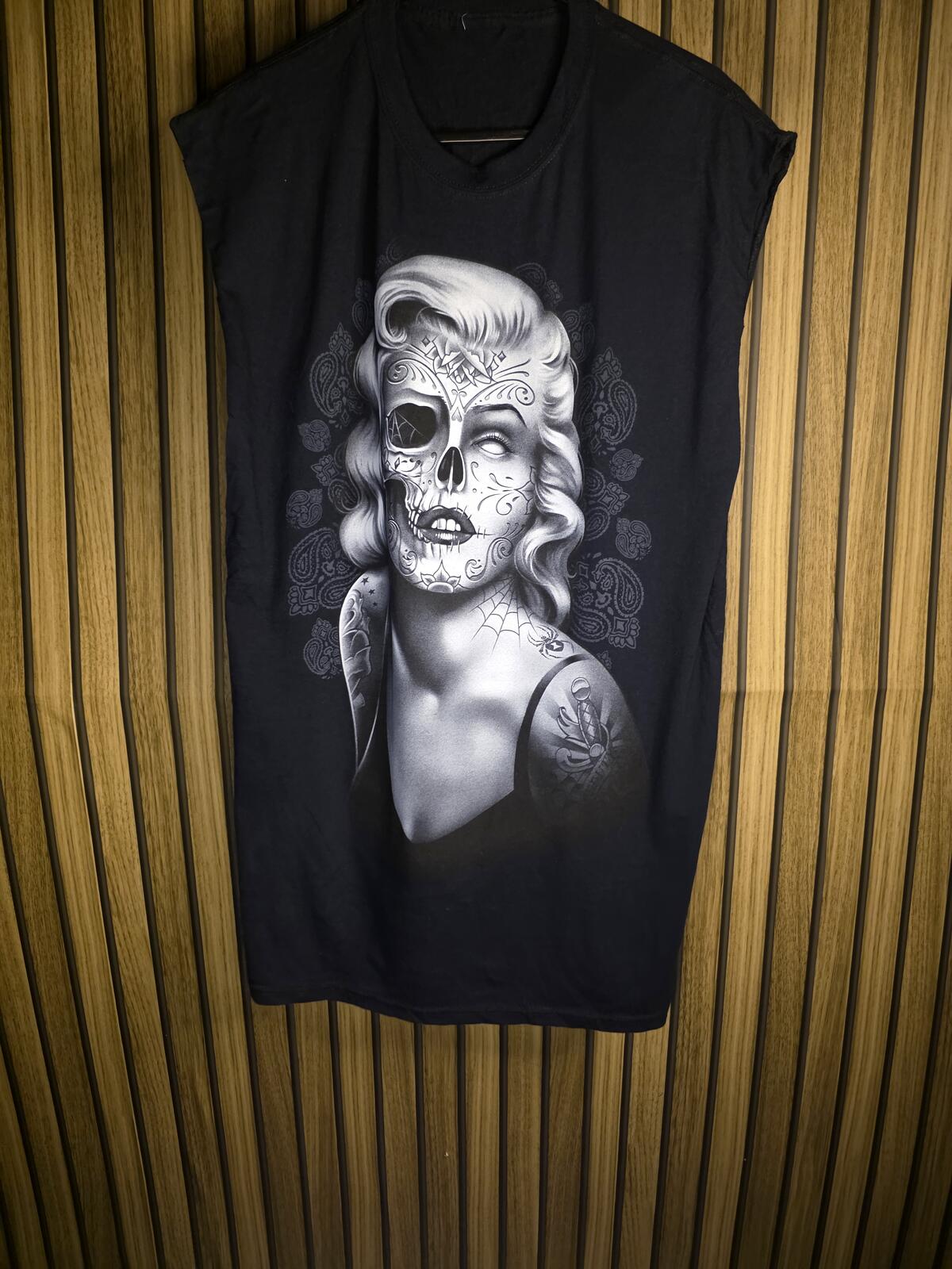 Black Sleeveless T-Shirt with Day of the Dead Marilyn Monroe Graphic XL