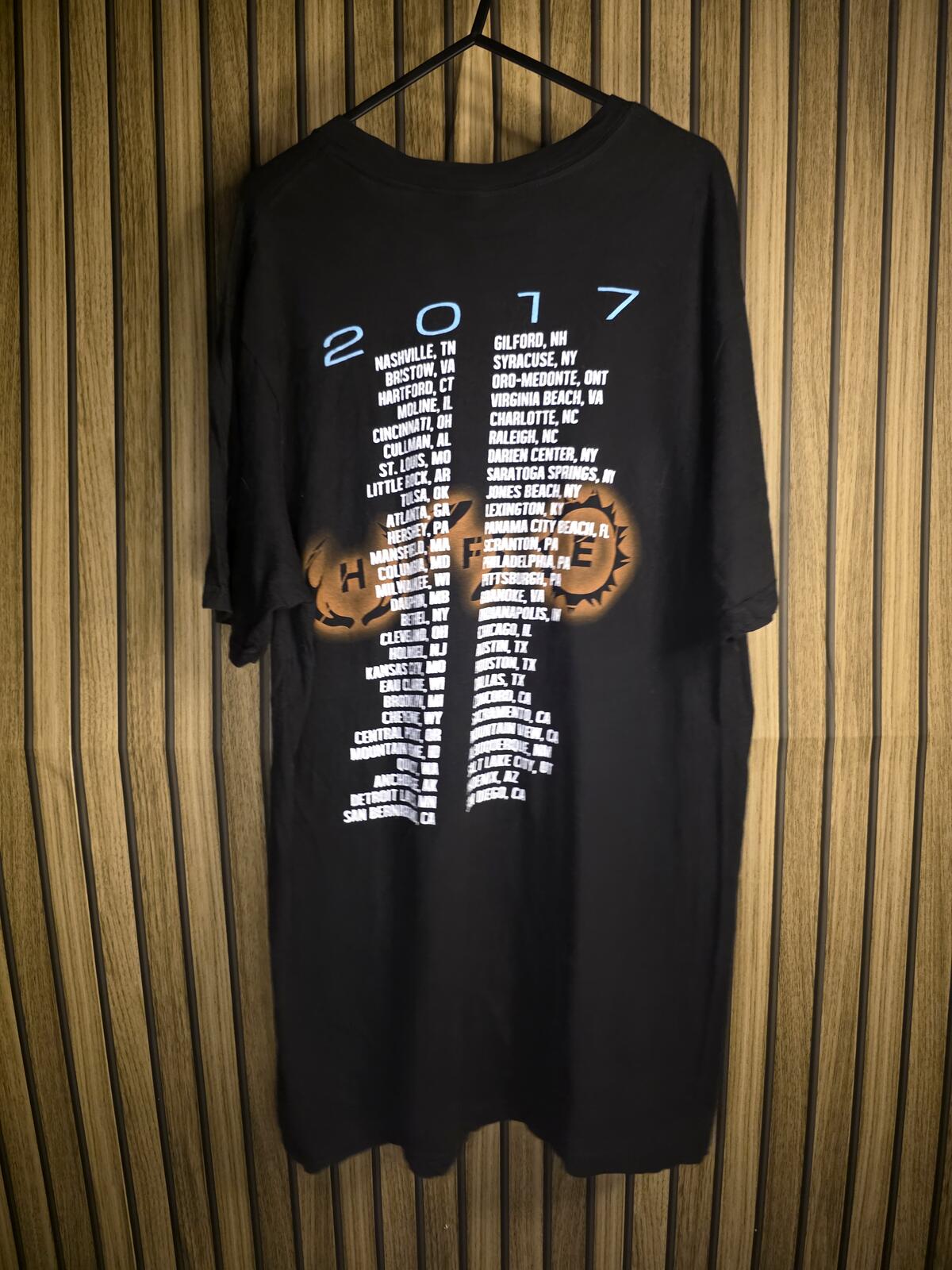 Luke Bryan Live 2017 Tour T-Shirt XL
