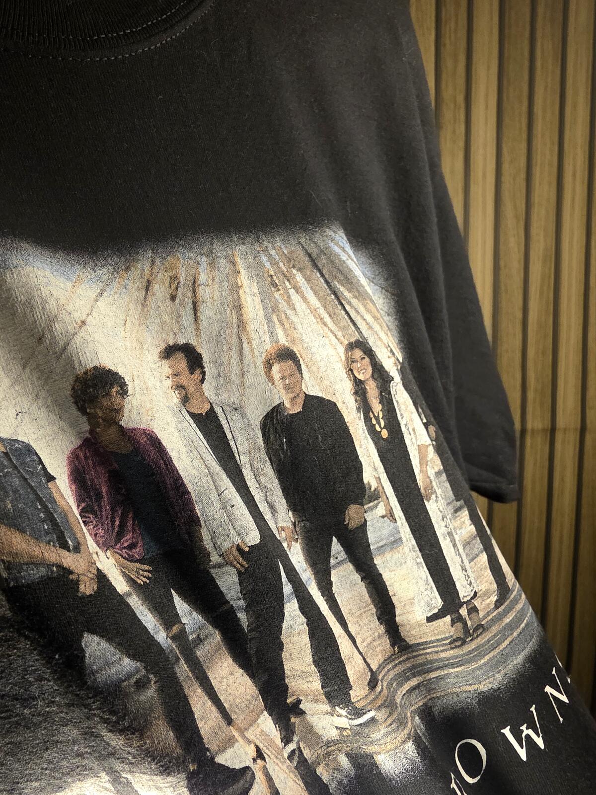 Gildan Cashing Crowns Band Graphic T-Shirt Black Medium