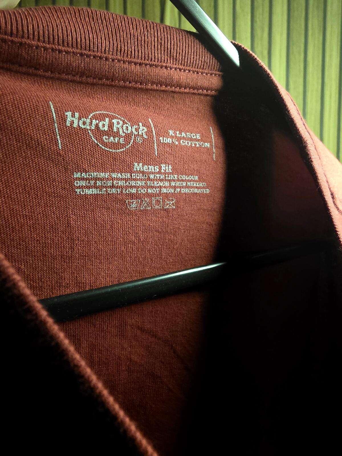 Hard Rock Cafe Bali Men's T-Shirt Rust Red XL Cotton
