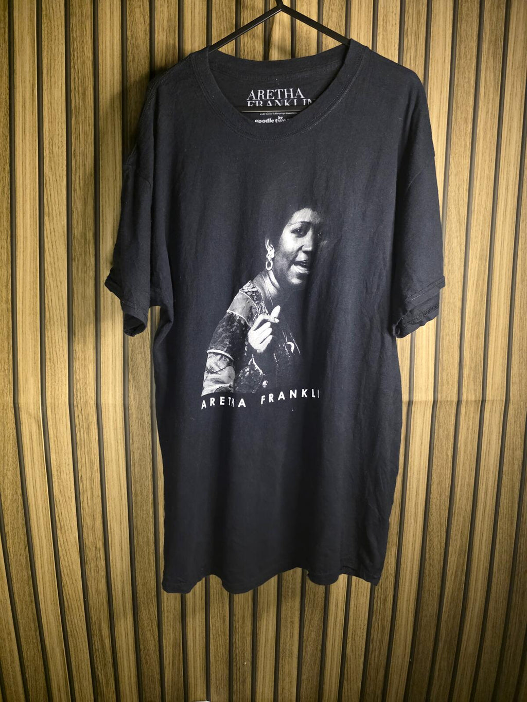 Goodie Two Sleeves Aretha Franklin Graphic T-Shirt Black Medium