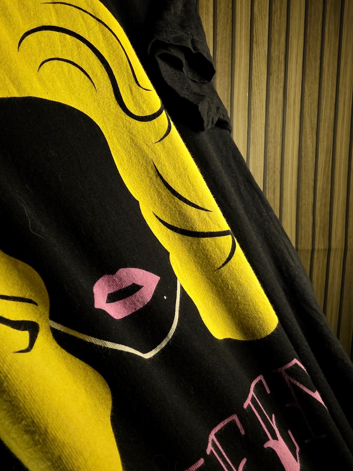 Dolly Parton The Queen Black T-shirt Yellow Pink Small