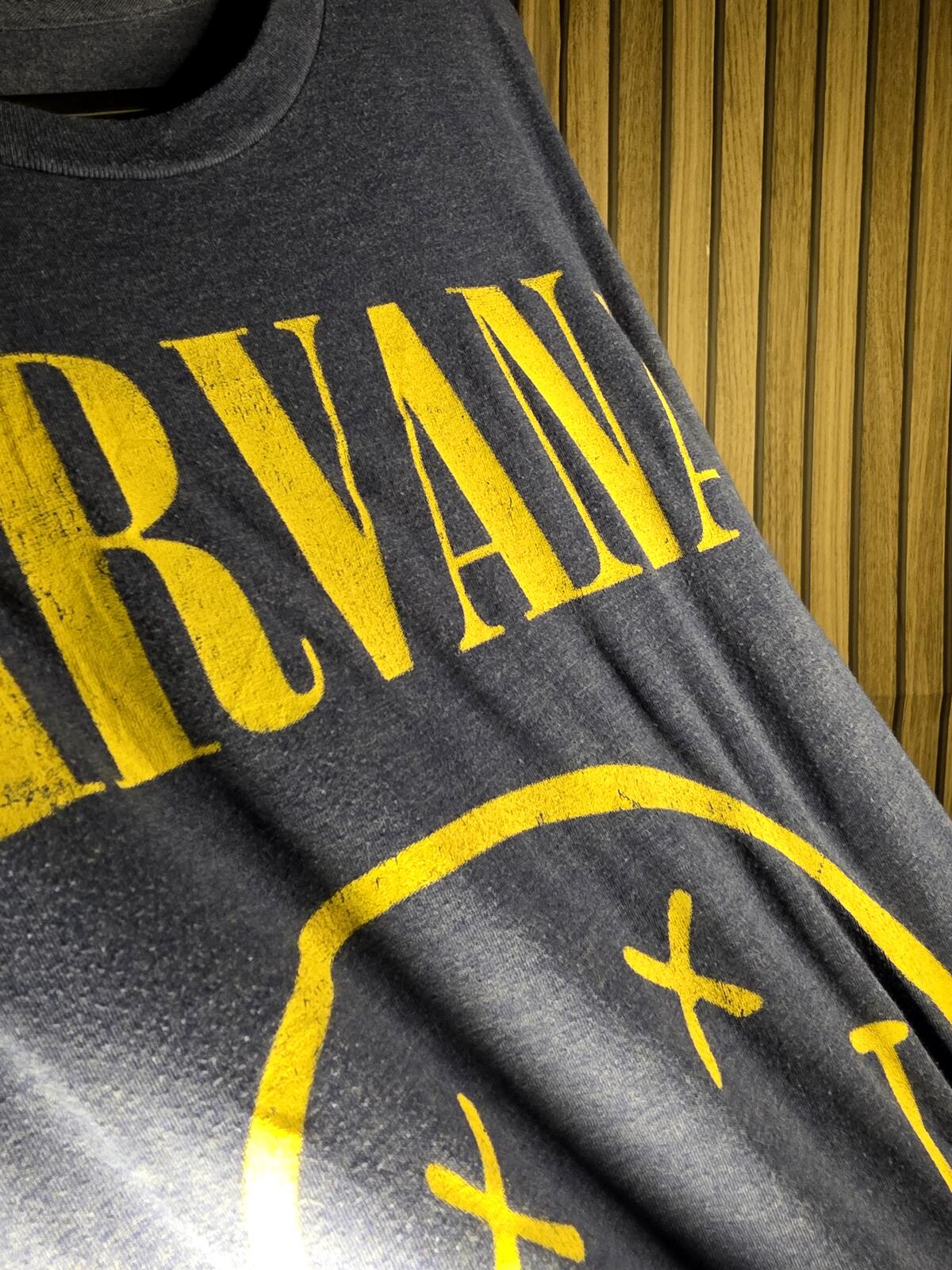 Nirvana Band T-shirt Smiley Face Graphic Blue Yellow Size Large