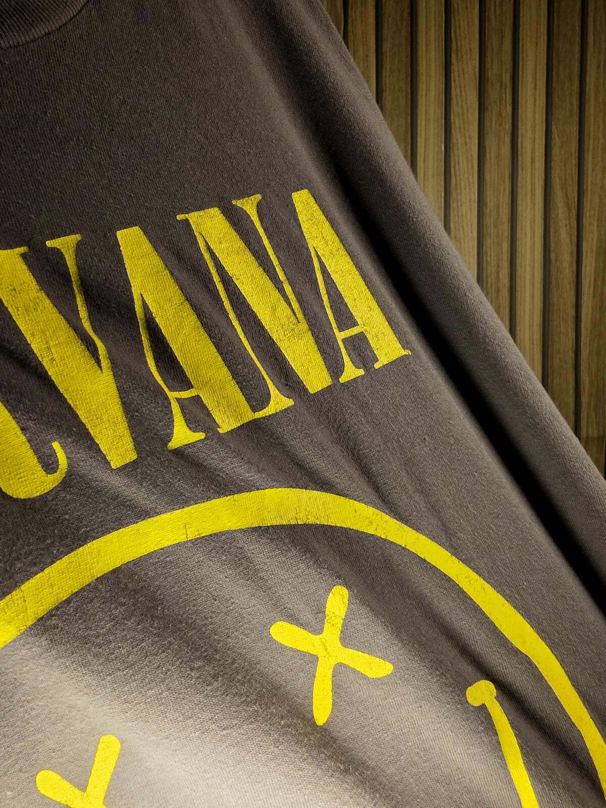 Nirvana Smiley Face Graphic T-Shirt Grey Yellow Medium