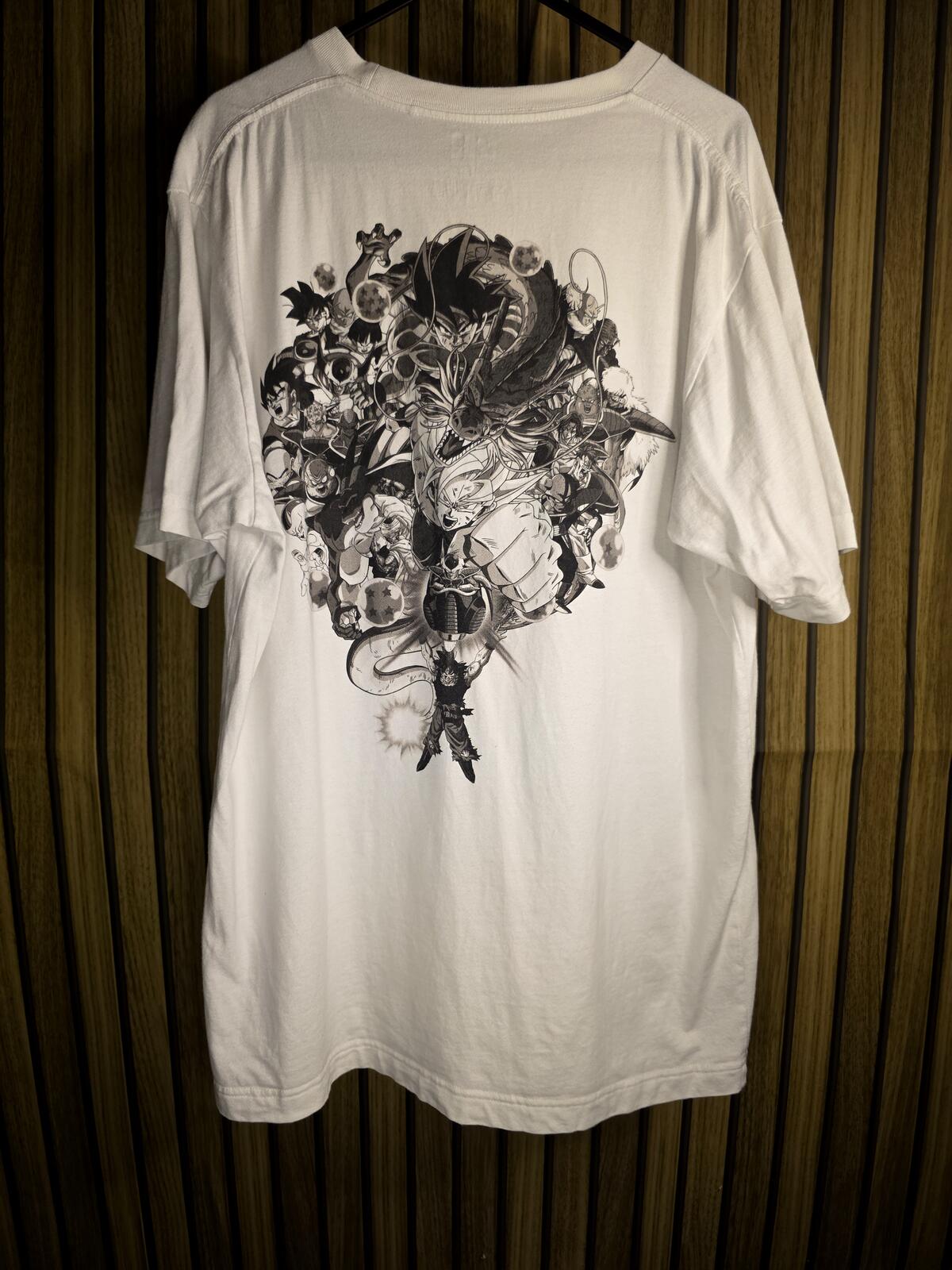 Uniqlo Dragon Ball Z White Pocket T-Shirt Size Medium