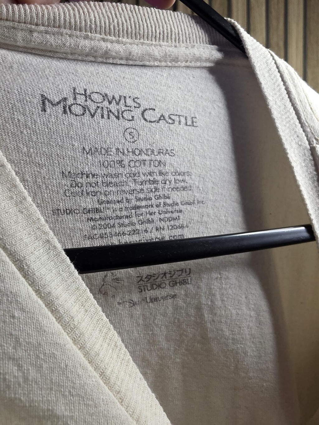 Howl's Moving Castle White Men's T-shirt with Black Illustration Size Small