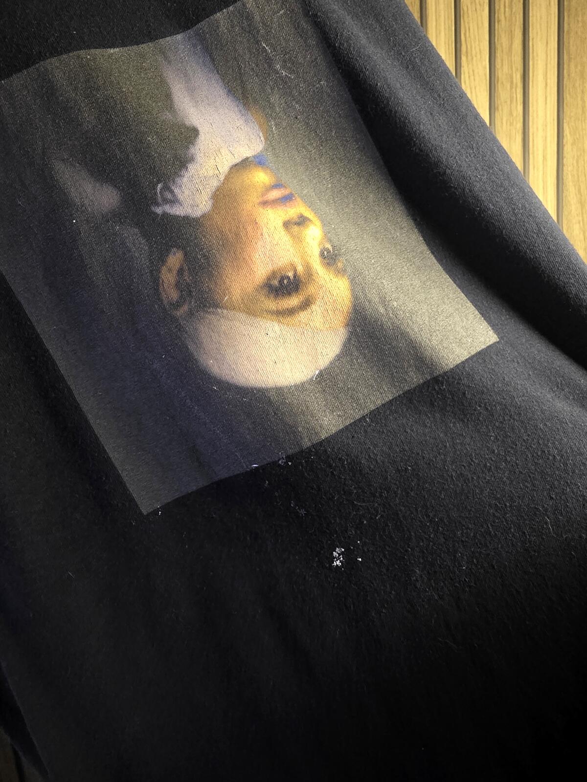 Ariana Grande Sweetener Black Graphic T-Shirt with Portrait Print Size Medium