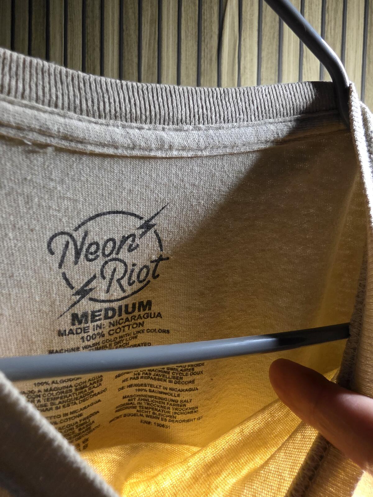 Neon Riot Anime T-shirt Beige Japanese Text Size M