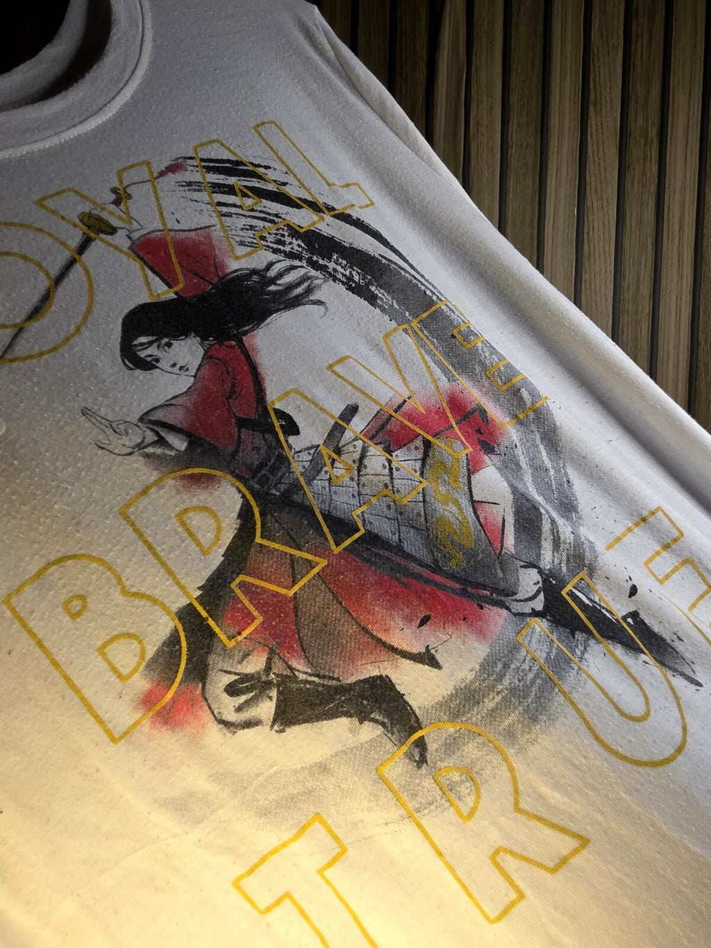 Disney Mulan Graphic T-Shirt White Size L