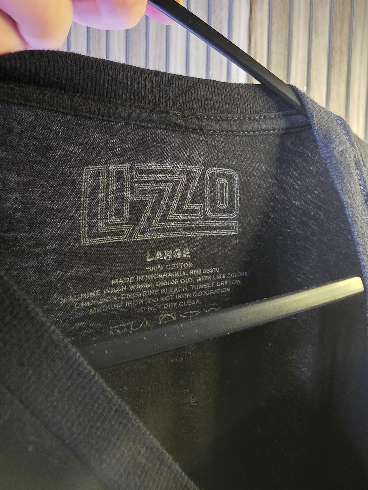Lizzo The Special Tour Fall 2022 Graphic T-Shirt Black Regular L