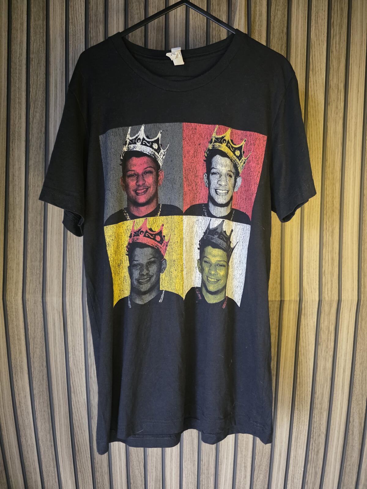 Unknown Artist Pop Art Graphic T-Shirt Crown Portrait Black Regular M