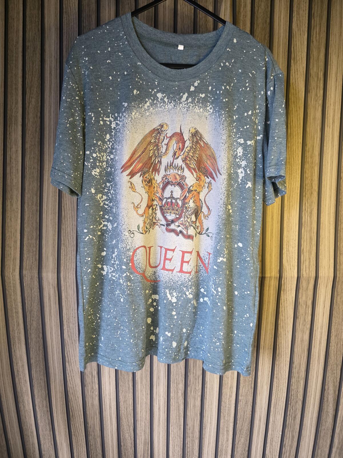 Queen Graphic Band T Shirt Distressed Faded Grey Size M