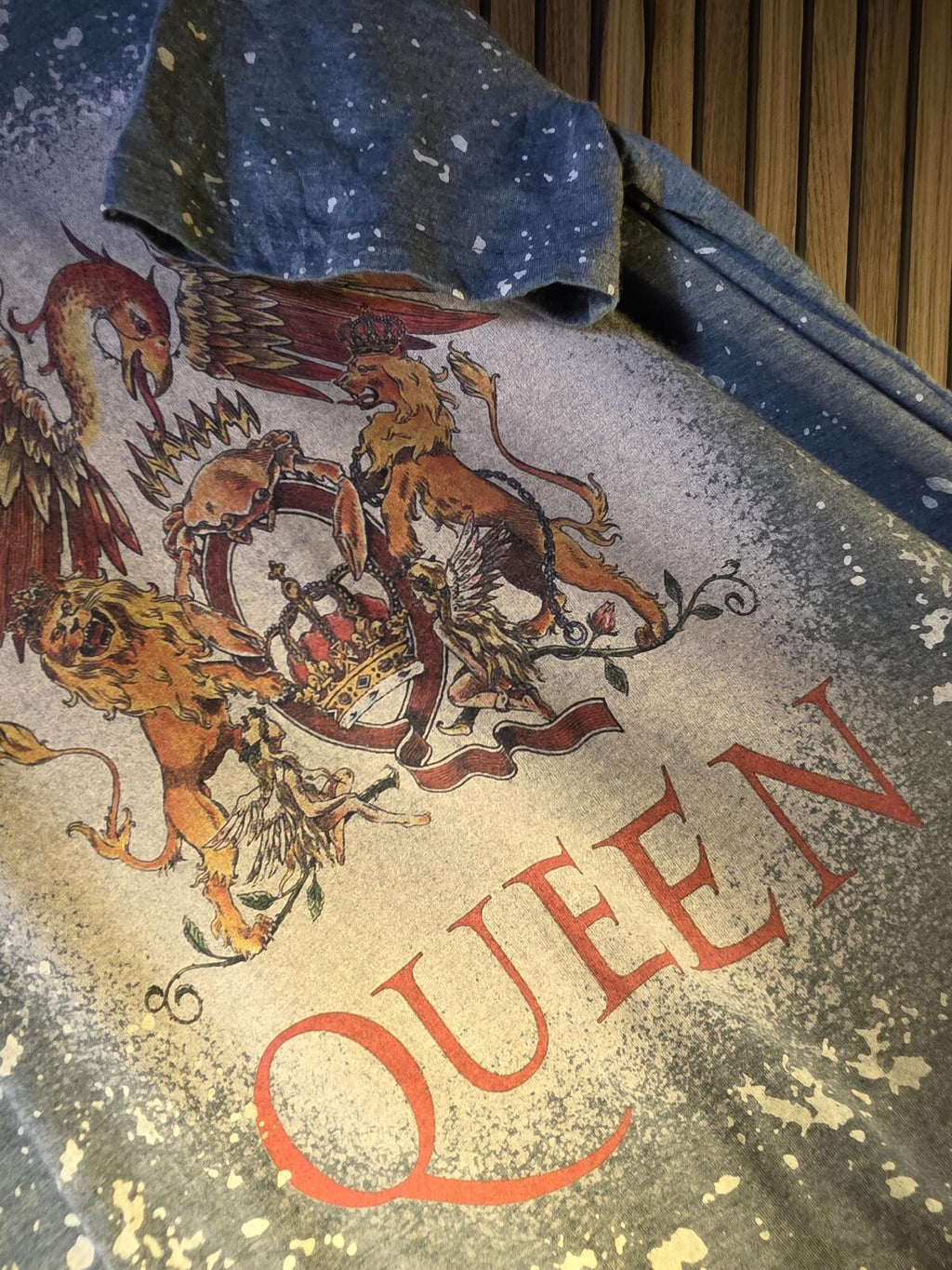 Queen Graphic Band T Shirt Distressed Faded Grey Size M