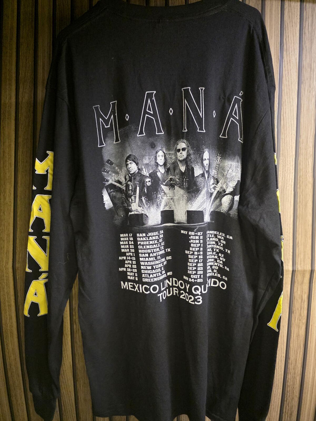 Mana Mexico Lindo y Querido Tour 2023 Graphic T-Shirt Black Regular L