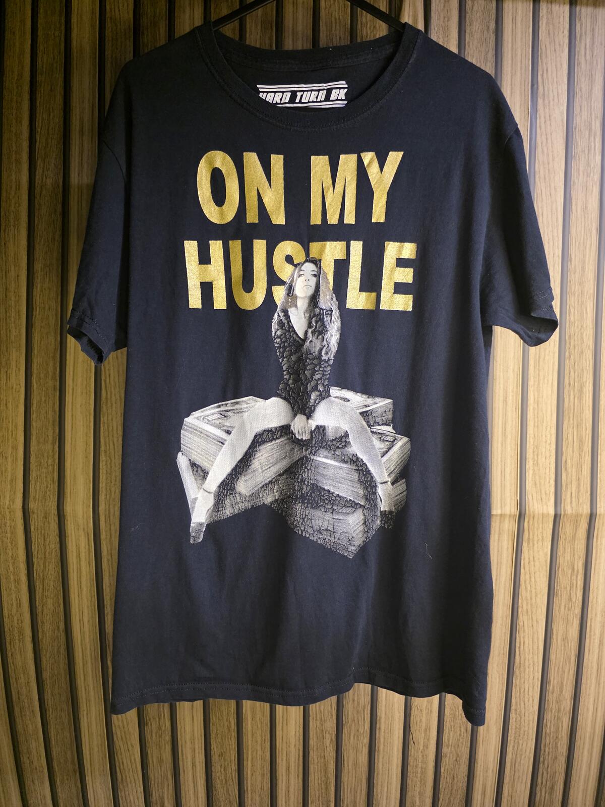 Hard Turn BK On My Hustle Graphic T-Shirt Black Gold Size S