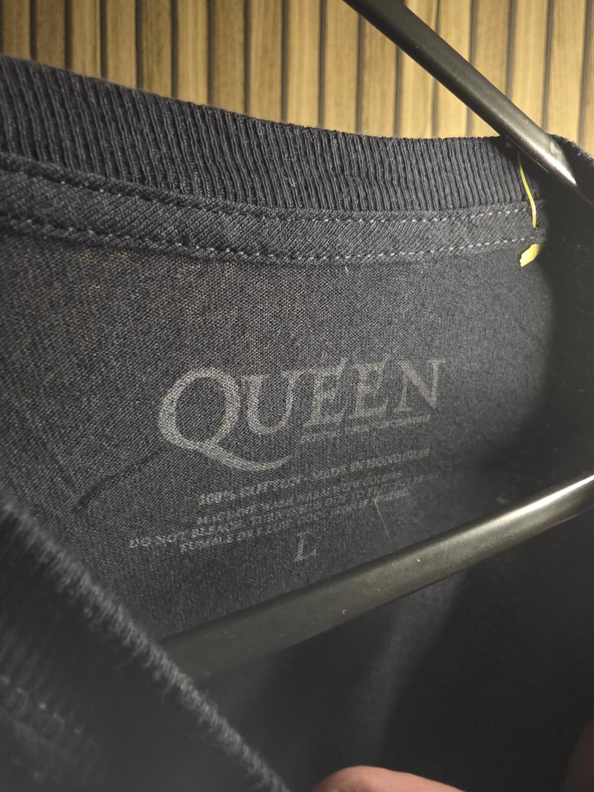 Queen We Will Rock You Graphic T Shirt Black Gold Regular L