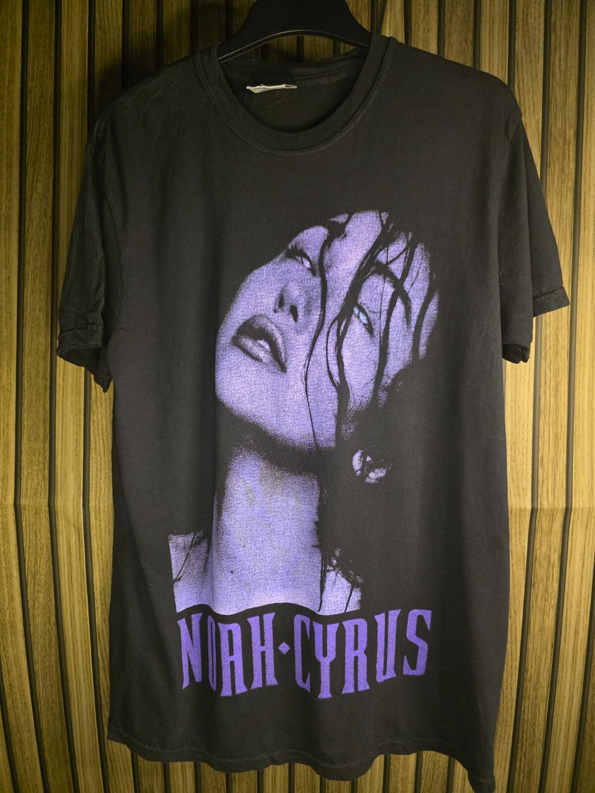 Noah Cyrus Graphic T-Shirt Purple Black Regular M