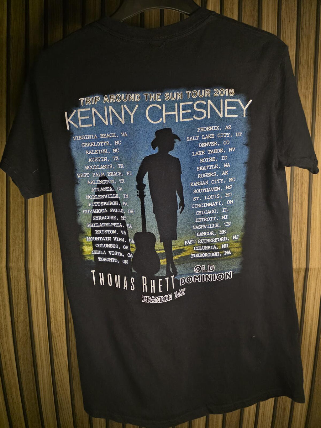 Kenny Chesney Trip Around the Sun Tour 2018 Graphic T-Shirt Small