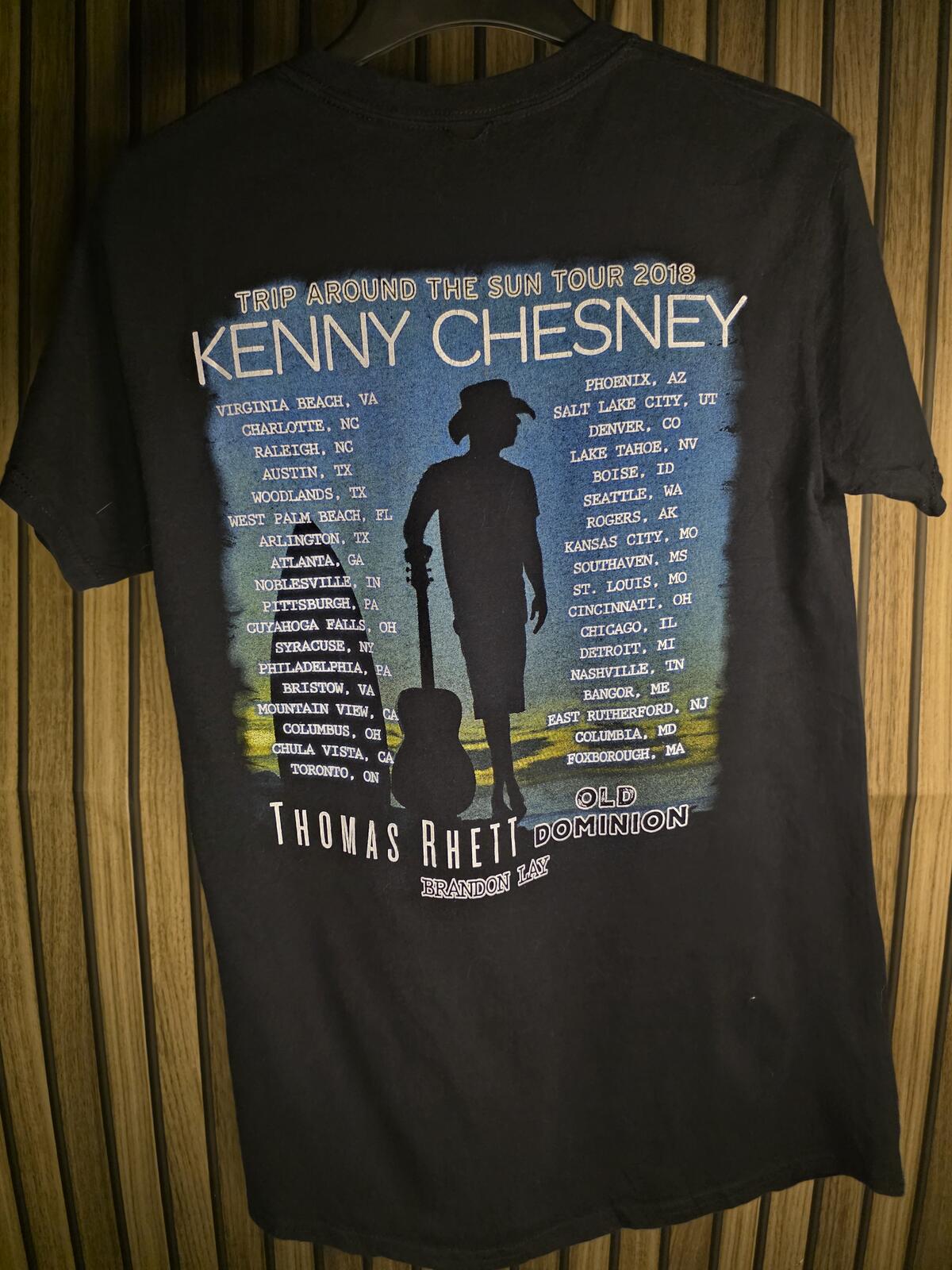 Kenny Chesney Trip Around the Sun Tour 2018 Graphic T-Shirt Small